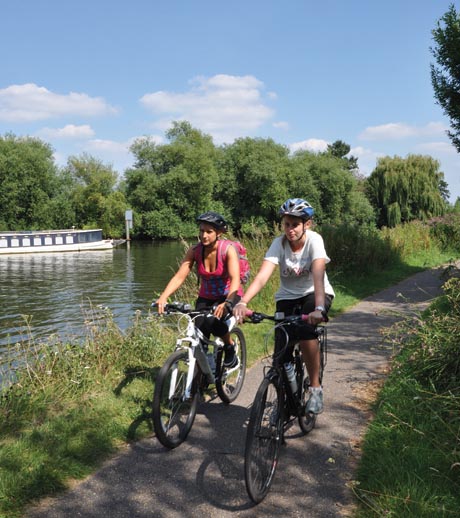 Thames Path At Kings Meadow